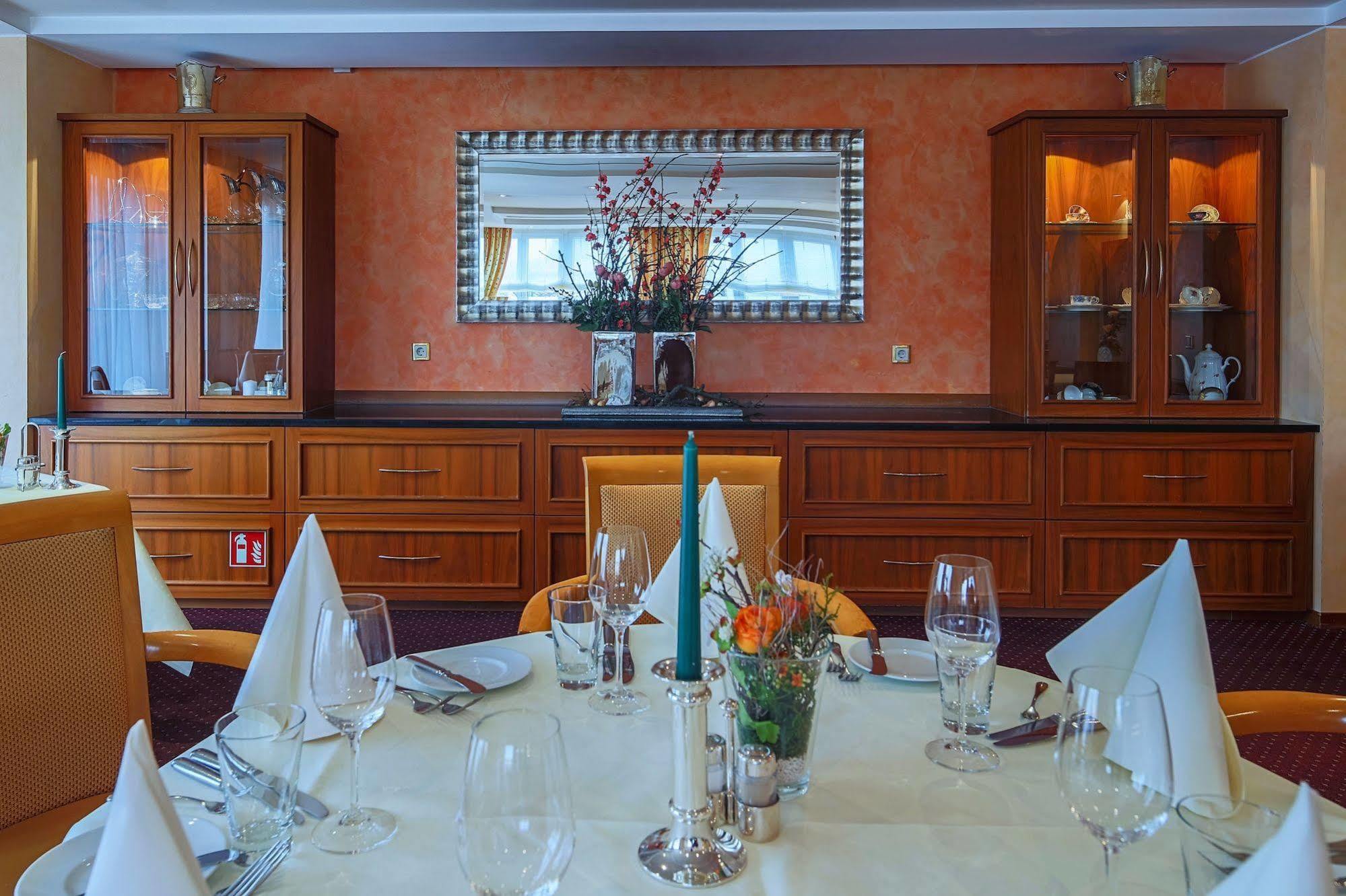 Hotel-Restaurant Kunz Pirmasens Ngoại thất bức ảnh