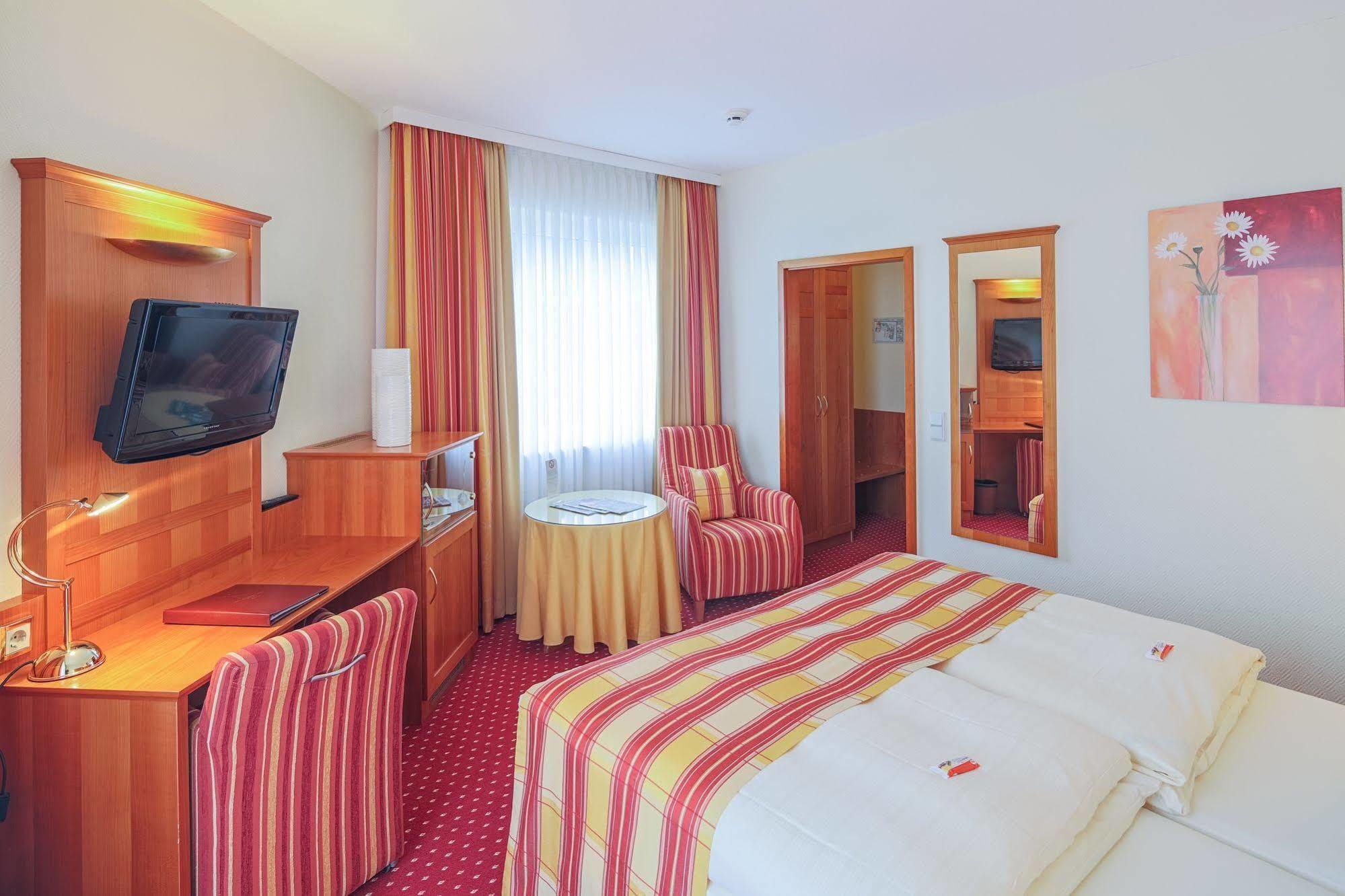 Hotel-Restaurant Kunz Pirmasens Ngoại thất bức ảnh